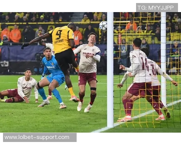 友谊赛精彩回顾：多特蒙德与AC米兰1比1平局红牌事件引发全场热议