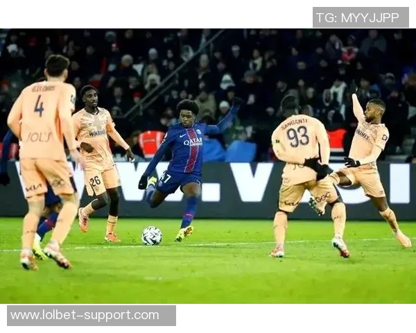 英超激战：热刺逆转巴黎圣日耳曼乌龙球成关键瞬间